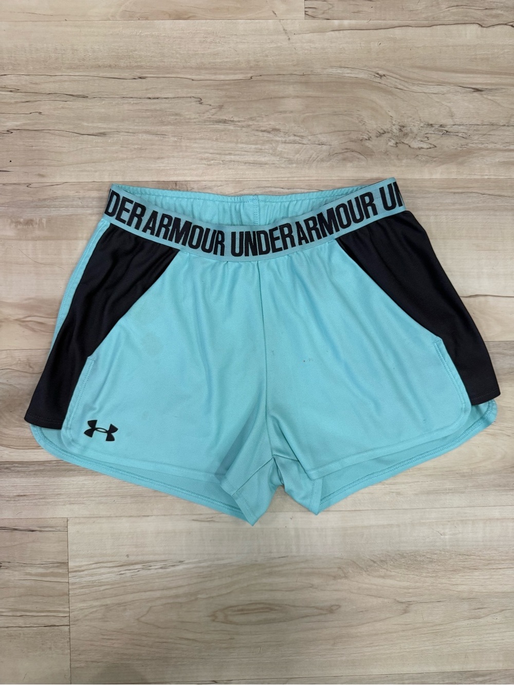 Under Armour women’s Shorts baby Blue & Black small